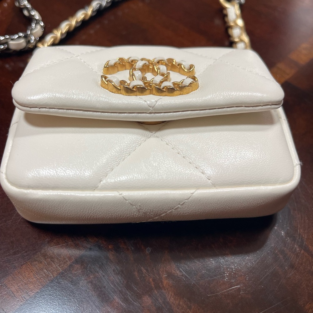 Chanel 2022 19 series Mini Bag - Picture 3 of 8